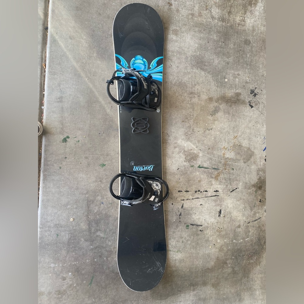 Burton Custom snowboard with large Zuma bindings - 60in/152cm